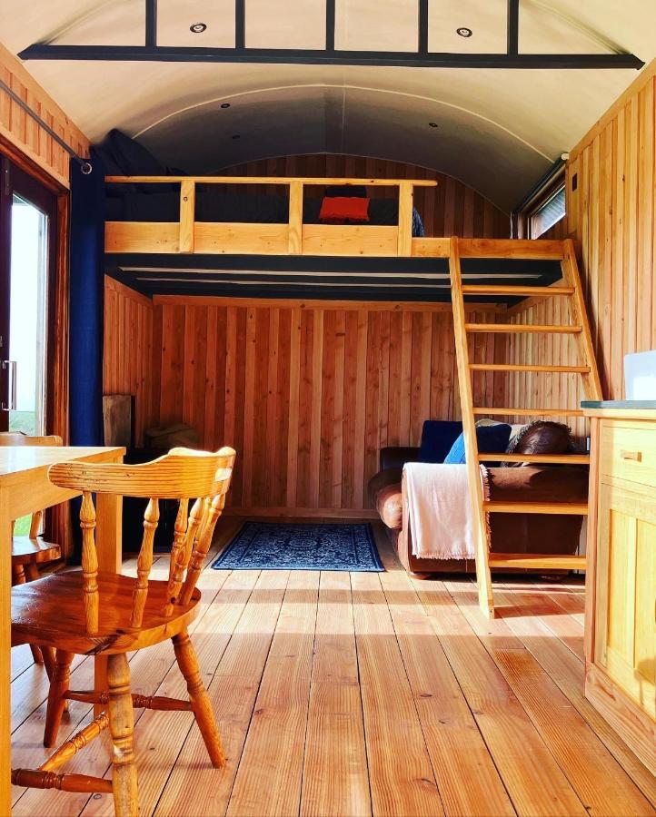 Shepherds Hut In A Private Meadow With Sea Views Hartland Buitenkant foto
