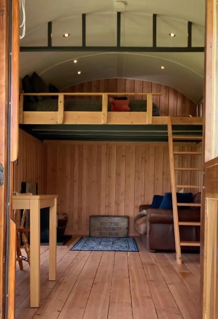 Shepherds Hut In A Private Meadow With Sea Views Hartland Buitenkant foto
