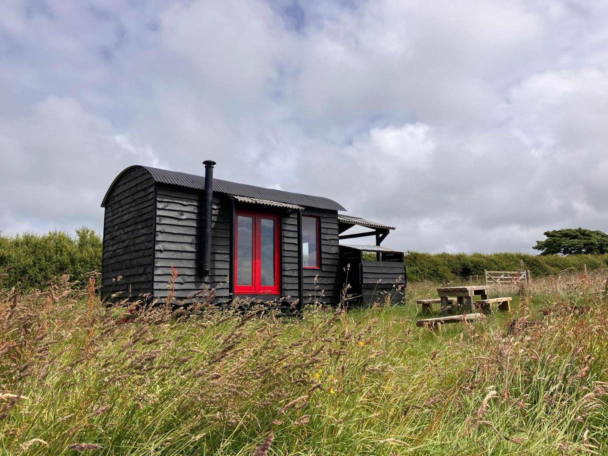 Shepherds Hut In A Private Meadow With Sea Views Hartland Buitenkant foto